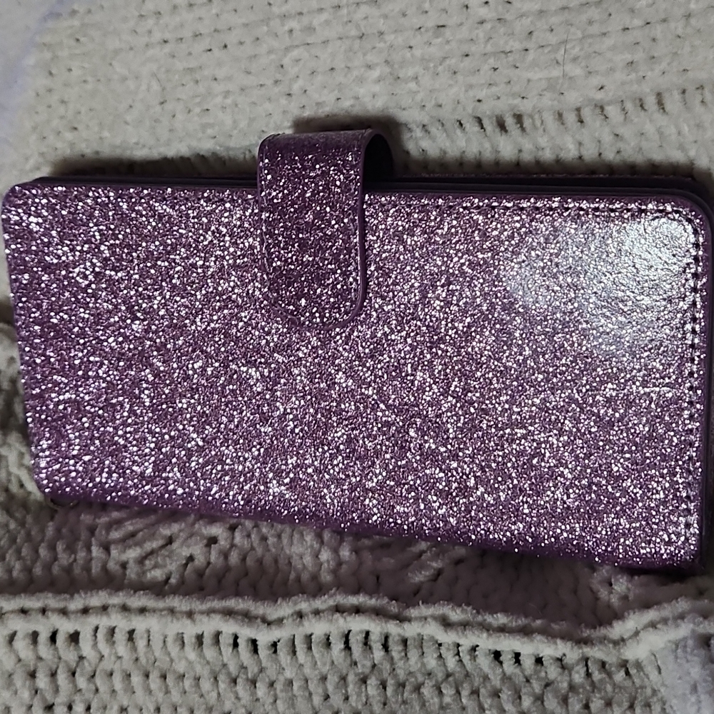 6 Z FLIP 4 PHONE CASE'S 1 IS A WALLET